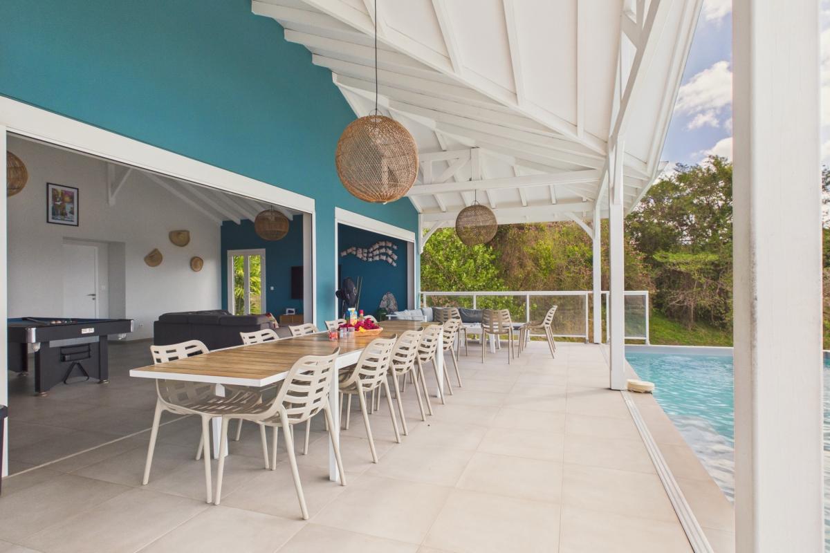 Location villa martinique 13 personnes 4 chambres - table à manger 3 (1)